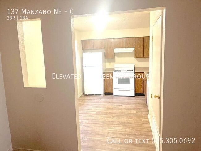 Building Photo - 137 Manzano St NE