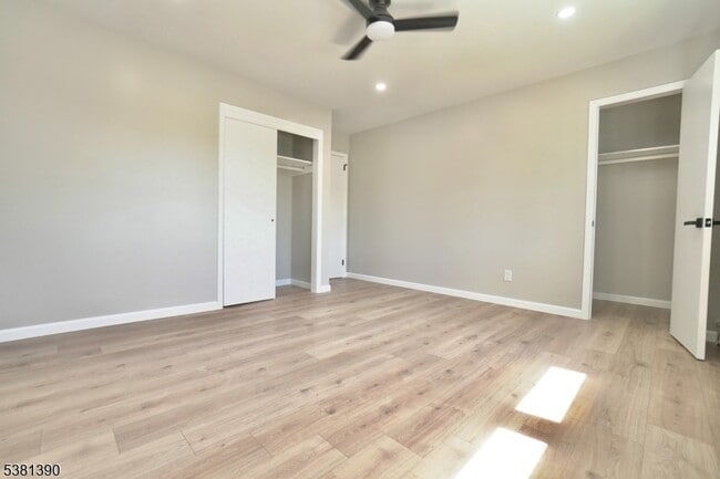 Building Photo - 467 Hobson Ave