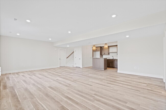 Building Photo - 5201 Buttercup Dr