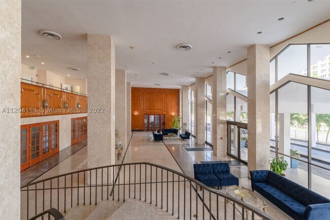 Building Photo - 5601 Collins Ave