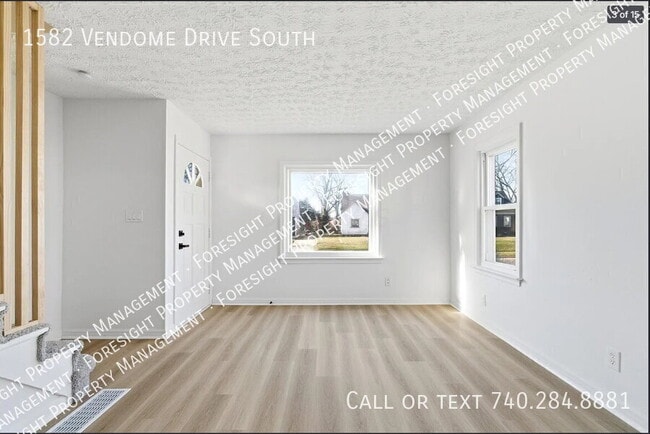 Building Photo - 1582 Vendome Dr S