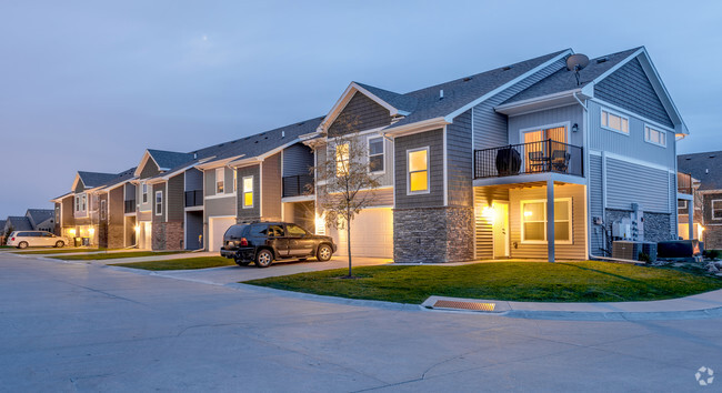 Building Photo - Village at Century Run