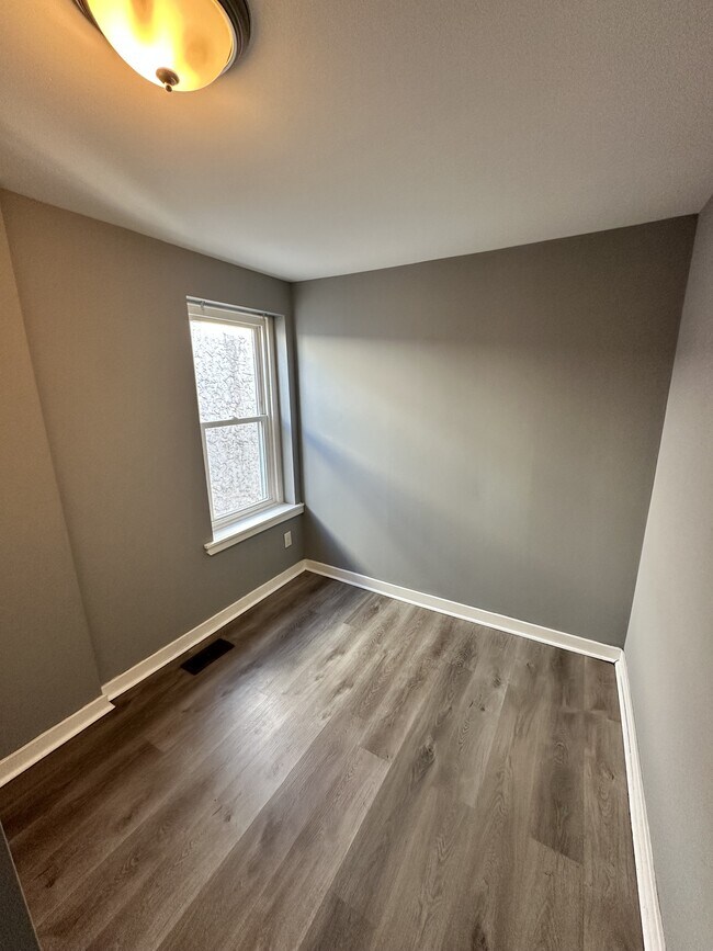 Building Photo - 218 W 5th St