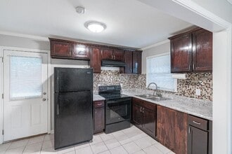 Building Photo - 3883 Adamsville Dr SW