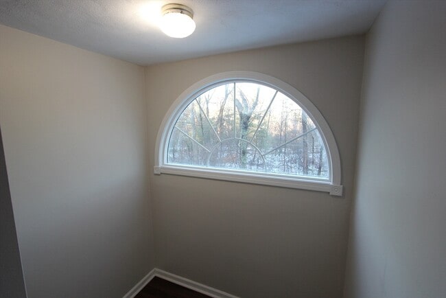 Building Photo - 70 Beach St