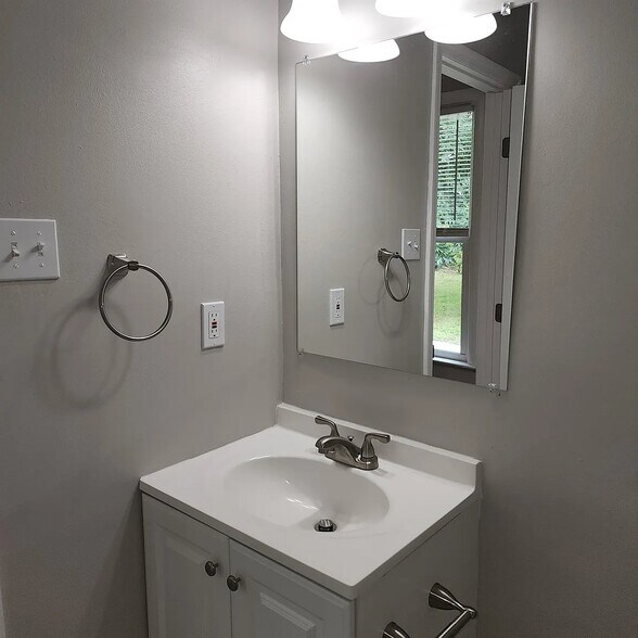 Building Photo - 211 Kirkland Pl