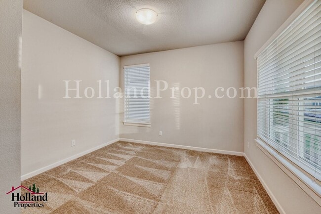 Building Photo - Beautiful Corner-Lot Home in South Hillsboro