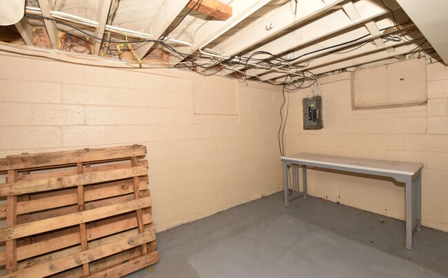 Building Photo - 3115 Lasalle St