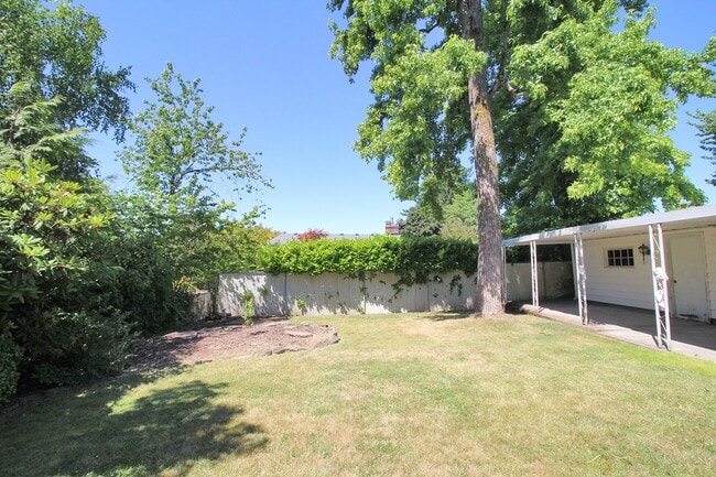 Building Photo - 8111 SW 8th Ave