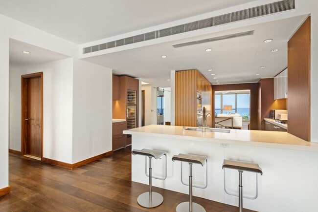 Building Photo - 1555 Kapiolani Blvd
