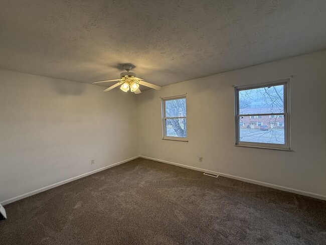 Building Photo - 103 Stone Tree Dr