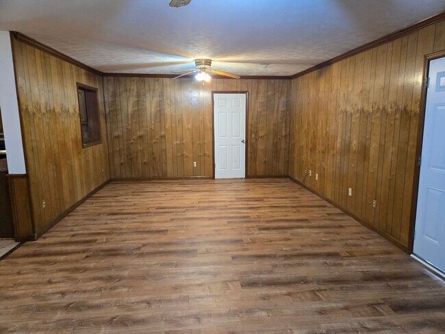 Building Photo - FOR RENT in North Columbus! Available Now!