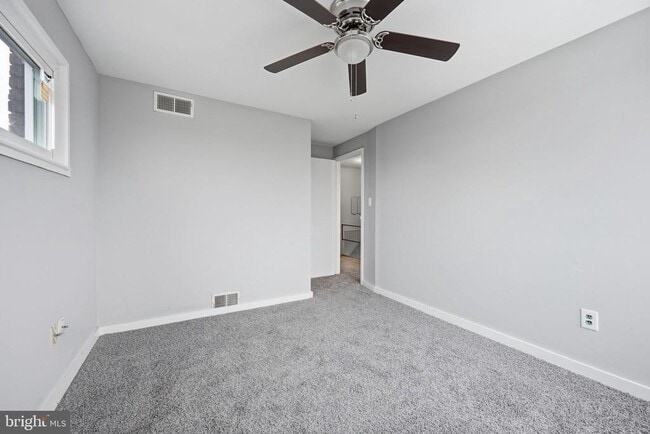 Building Photo - 7911 Bank St