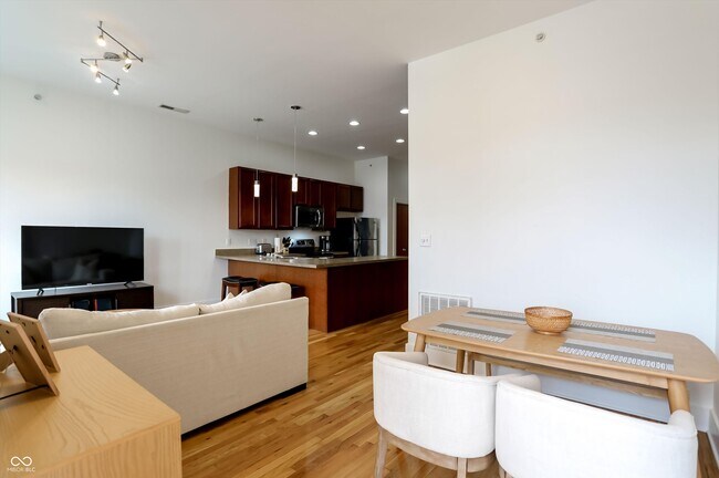 Building Photo - 233 E St Joseph St