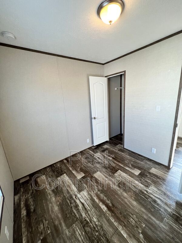 Building Photo - 215 Peach St