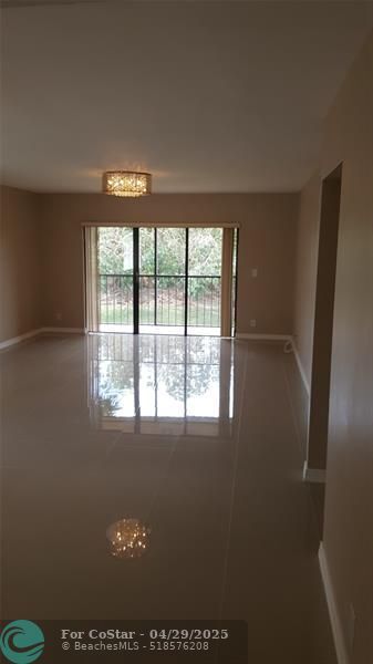 Building Photo - 213 Lakeview Dr
