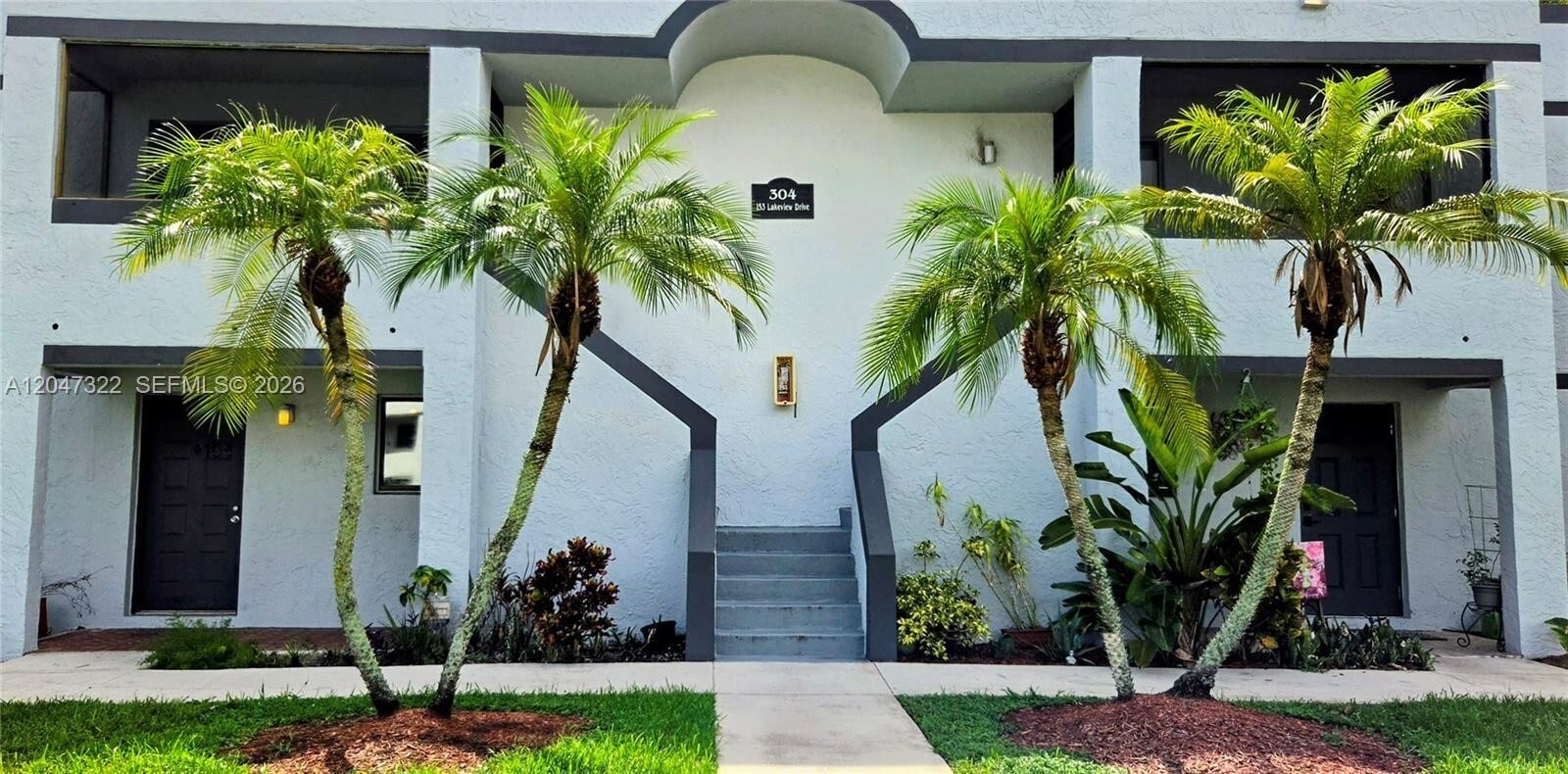 Building Photo - 153 Lakeview Dr