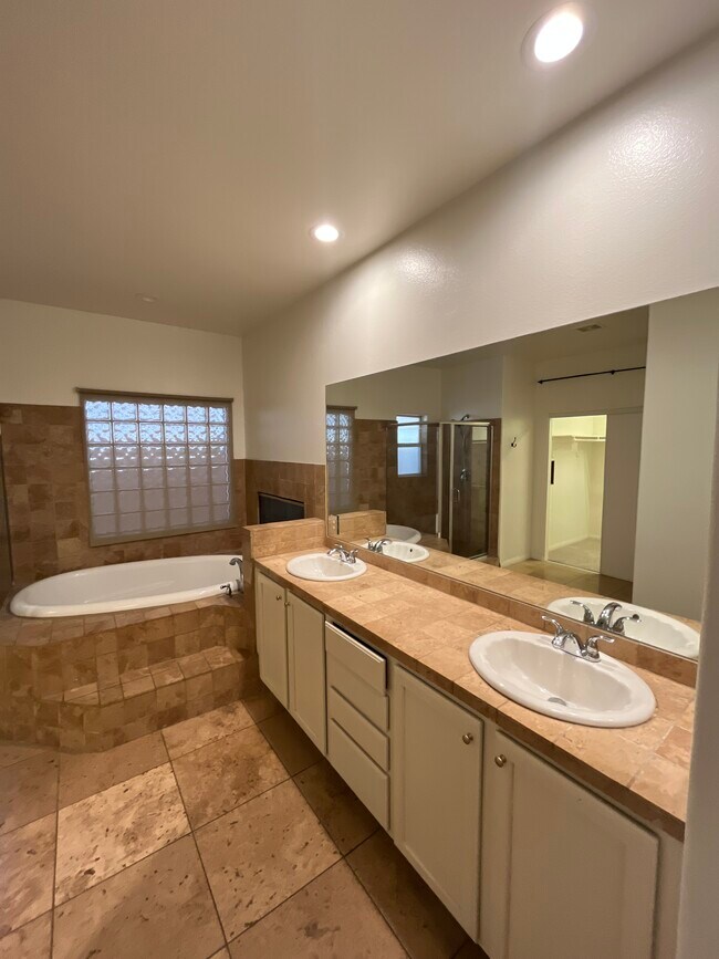 Building Photo - 78270 Calico Glen Dr