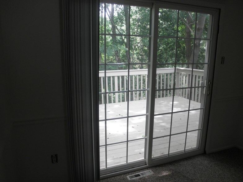 Building Photo - 124 Treeview Dr