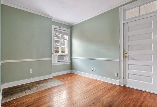 Building Photo - FAN DISTRICT HOME WITH 3 BEDROOMS AND 3 FULL BATHS