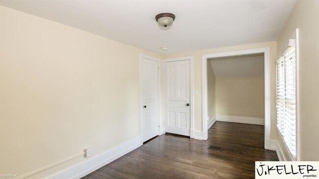 Building Photo - 4 br, 2 bath House - 221 W Mosley St