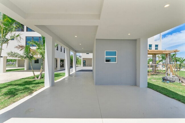 Building Photo - 99 Seaside Ave