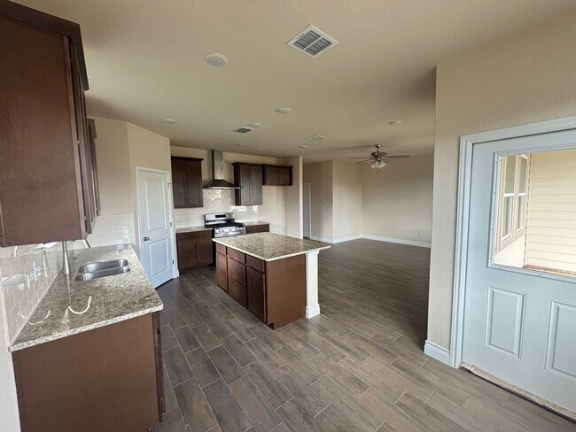 Building Photo - 105 Troubador Ln