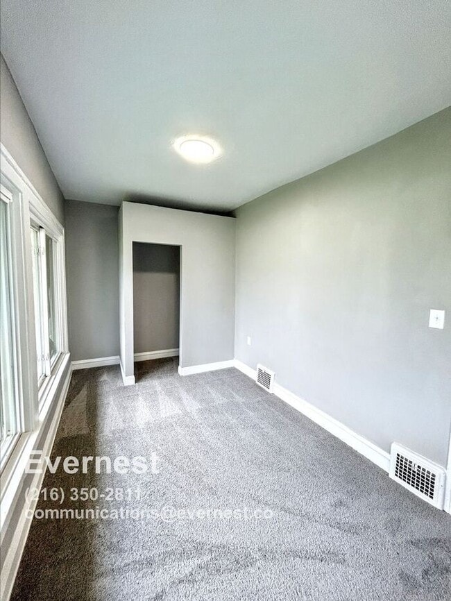 Building Photo - Charming 3-Bedroom Lower Duplex with Firep...