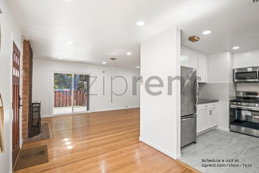 Building Photo - 1296 Albina Ave