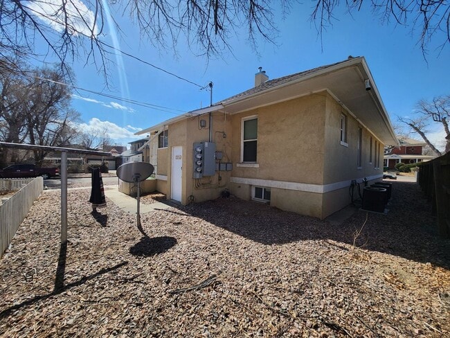Building Photo - 2304 N Grand Ave