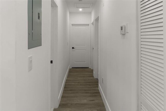 Building Photo - 2724 SW 34th Ct