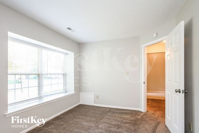 Building Photo - 557 E Pine Ridge Dr