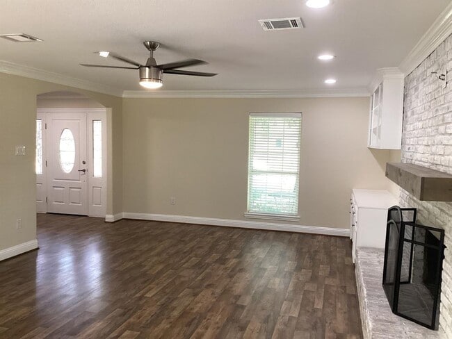 Building Photo - 15311 Empanada Dr