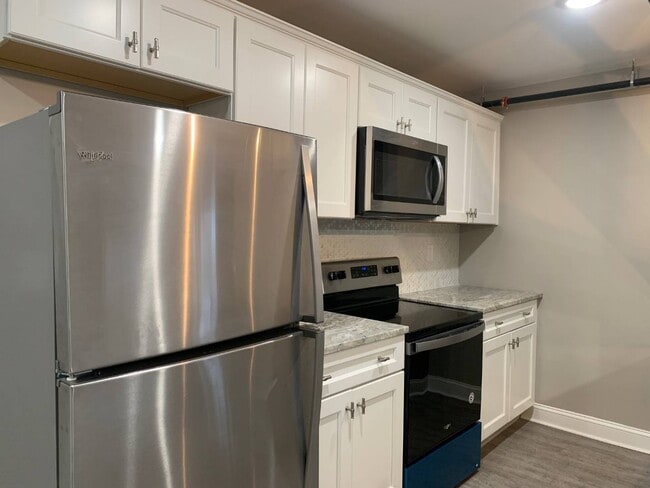 Building Photo - 29 Elk St