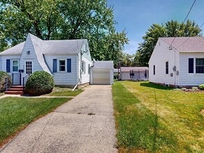 Building Photo - 430 Ulstad Ave