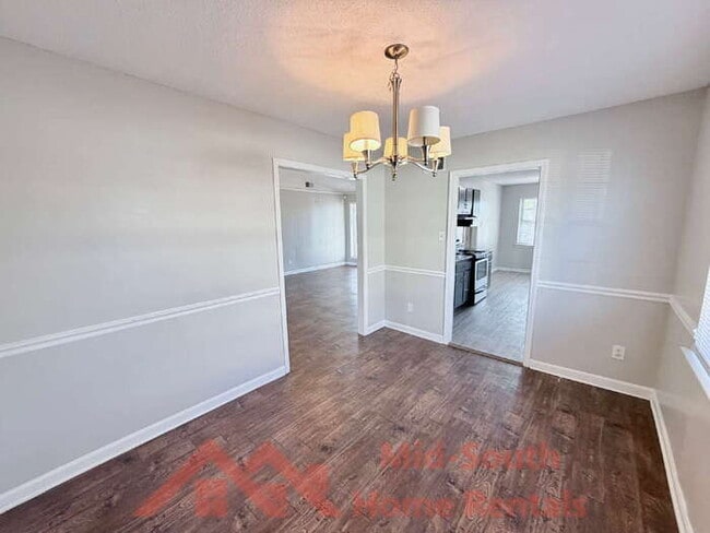 Building Photo - 7029 Tree Line Cove