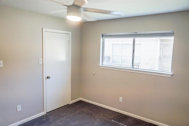 Building Photo - 7626 Coachwood Dr