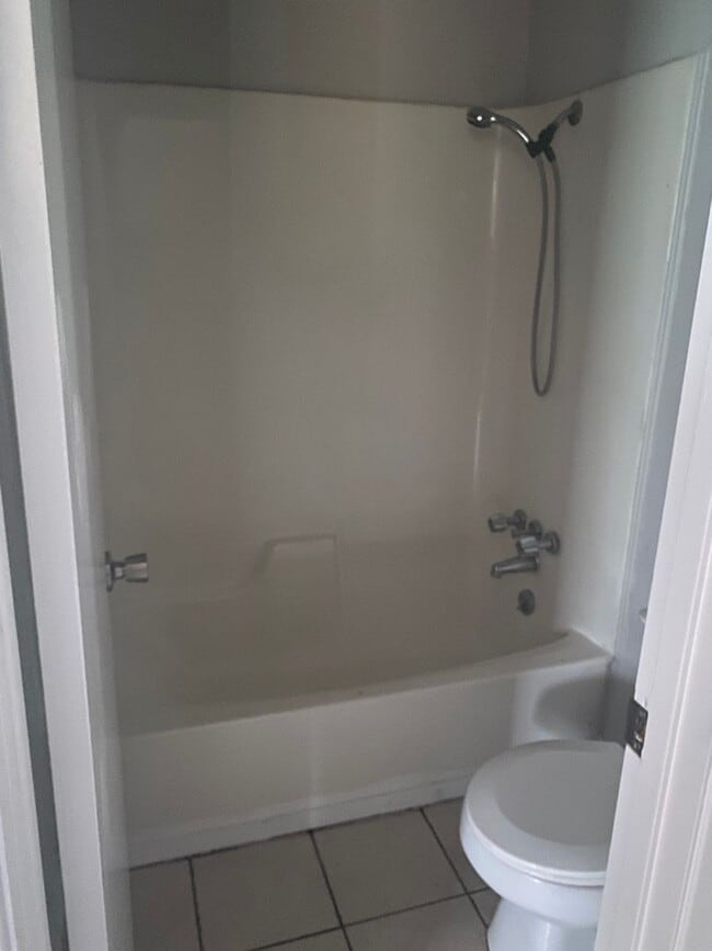 Building Photo - 3/2 off Loy Lake in Sherman!