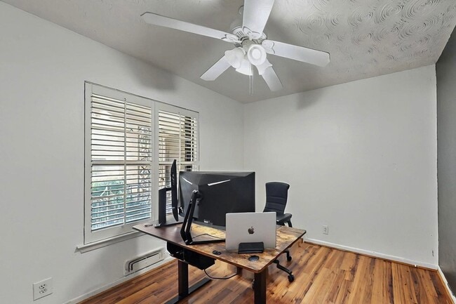 Building Photo - 7305 Lehigh Dr