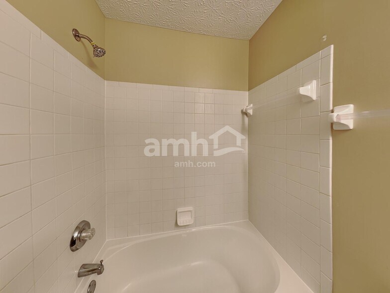 Building Photo - 344 Pataskala Ridge Dr SW