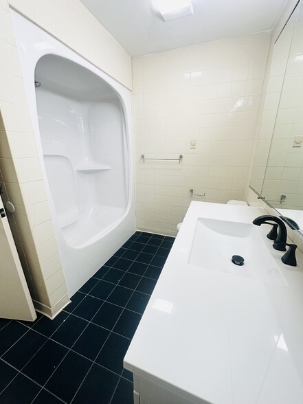 Building Photo - 5 Millay Ct