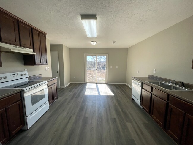 Building Photo - 228 Whitestone Dr NE