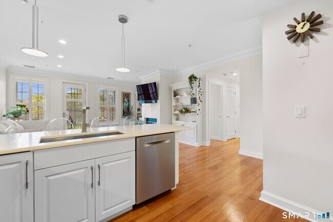 Building Photo - 85 Memorial Rd