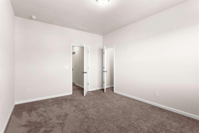 Building Photo - 3217 Hidden Valley Cir