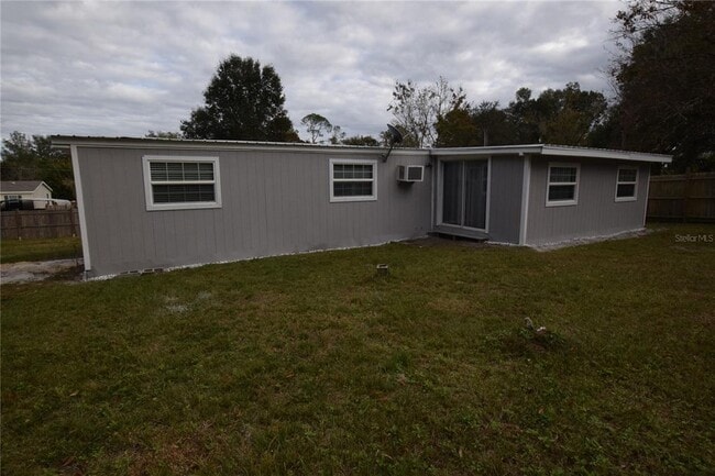 Building Photo - 40919 Pine Tree Ln