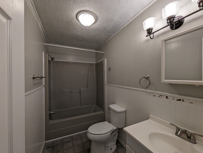Building Photo - 703 Lafayette Ave