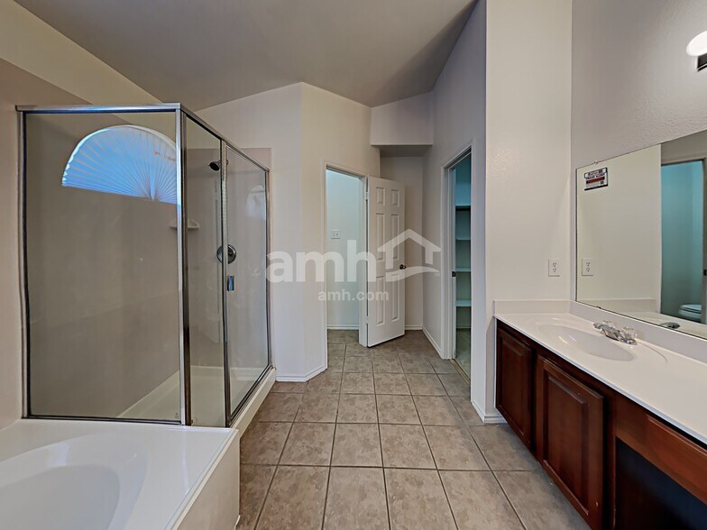 Building Photo - 1415 Spinnaker Way