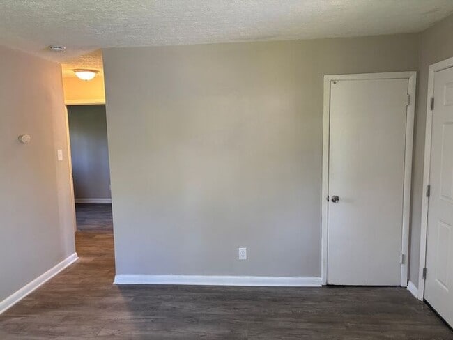 Building Photo - Comfortable Living in a Cozy 2-Bedroom Dup...