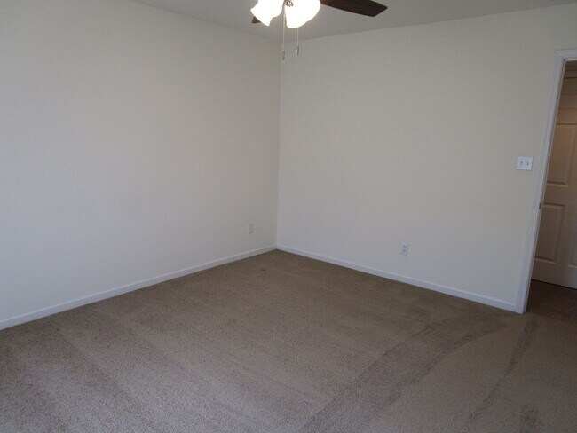 Building Photo - 5004-5006 Carrie Ridge Dr.