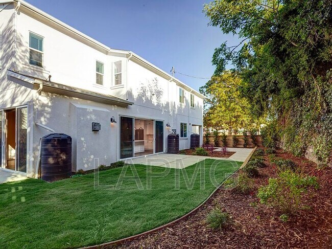 Building Photo - 5600 W 78th